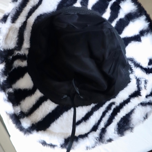 Fur Zebra Print Bucket Hat - Picture 3 of 3